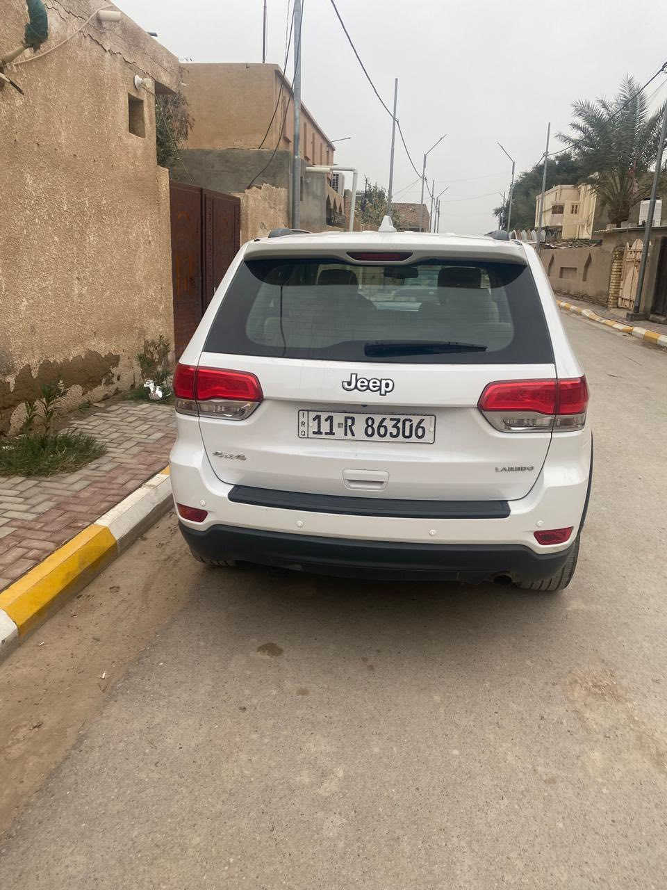 جيب لاريدو موديل ١٤ خليجي
رقم بغداد ماشية ١٤٥ الف 
قليل صبغ في البنيد اثر شخوط وصبغ في الباب الي خلف السائق  المكان واسط السعر ٢٦٠ وبيهة مجال للاستفسار الاتصال على الرقم ***********
