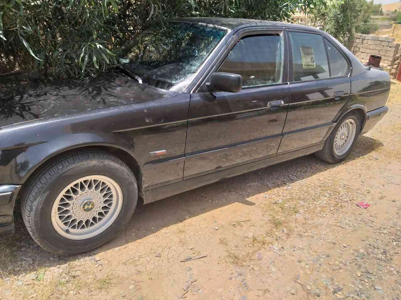 للبيع  بي ام BMW حجم 525 موديل 91 رقم الماني نينوى  سنوية بأسمي لل 2028 كير عادي محرك كبس اربع جامات كهرب تبريد يعوزو غاز وضعف بالكمبريسر بدون فتحة سقف السعر 48 وبيها مجال مكان جنوب الموصل 
رقم الهاتف ***********
