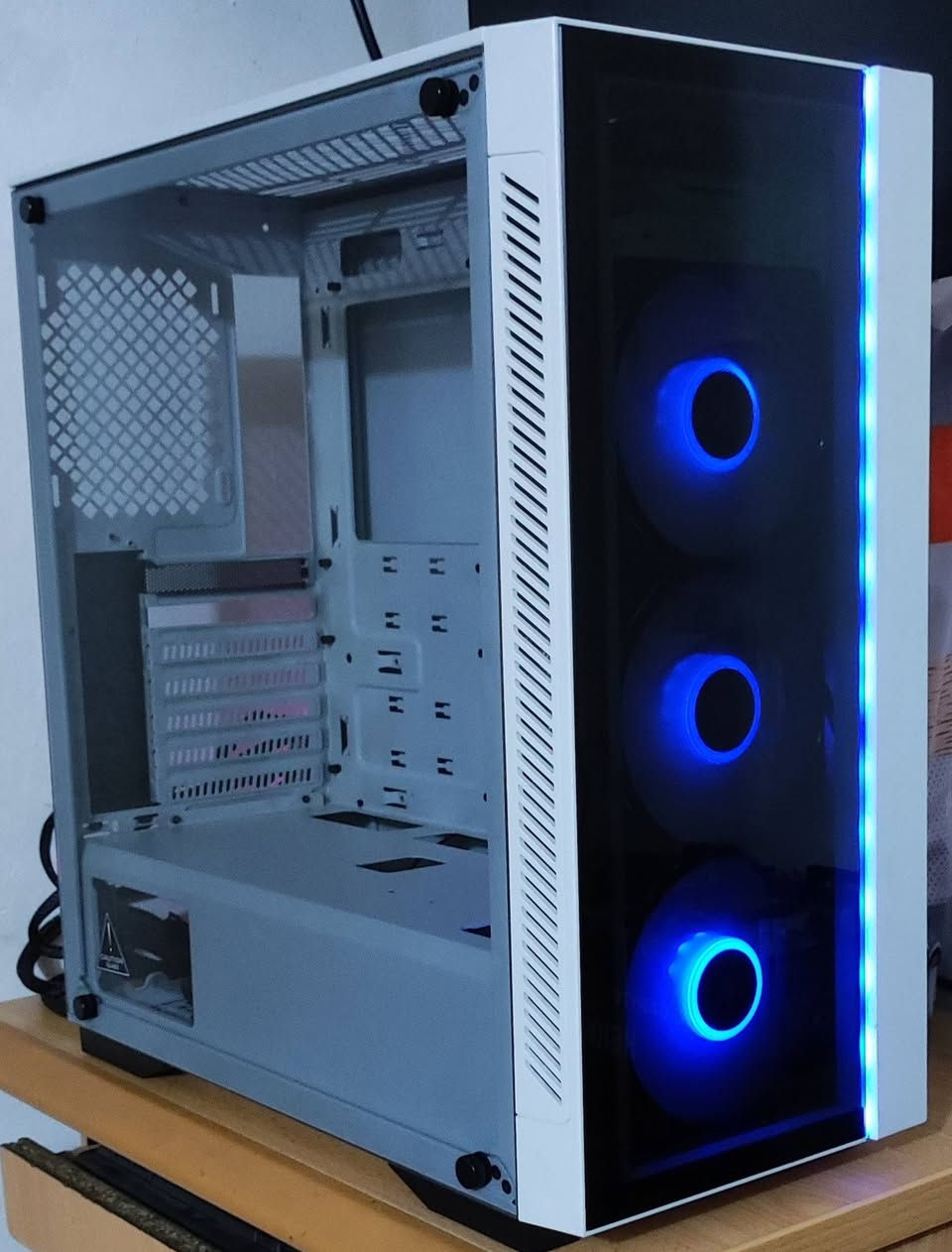 كيس بسعر جداً مناسب
السلام عليكم 
كيس فارغ للبيع 
DEEPCOOL
نظافة 100%
مع 3 مراوح RGB كنترول تحكم 
السعر 60 الف قفل سعر ثابت 
مكاني بغداد 
( توصيل ما عندي)


**إذا كنت صاحب هذا الإعلان وتريد حذفه لأي سبب، رجاءا أرسل رسالة إلى الدعم الفني**