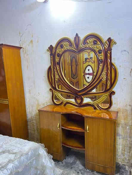 غرفه اخشاب مستعمله للبيع خمس أبواب ملحق صاج نضيفه زاوية كنتوريه ضهر جرجوبه براغي مديل نفخ مقوس السعر 600 بغداد الاتصال *********** متواجد واتساب اكو توصيل بكروه
