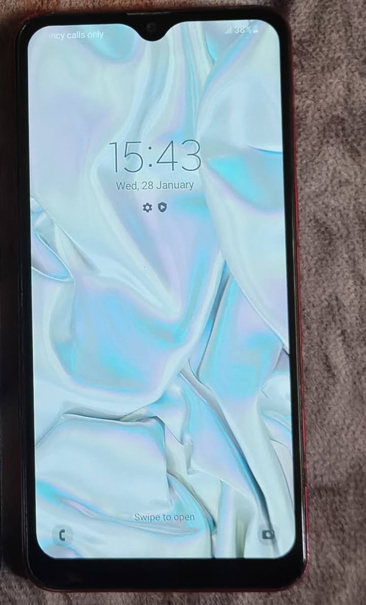 سلام عليكم
a10s للبيع مستعمل 
السعر 40 شراي يتصل ***********
