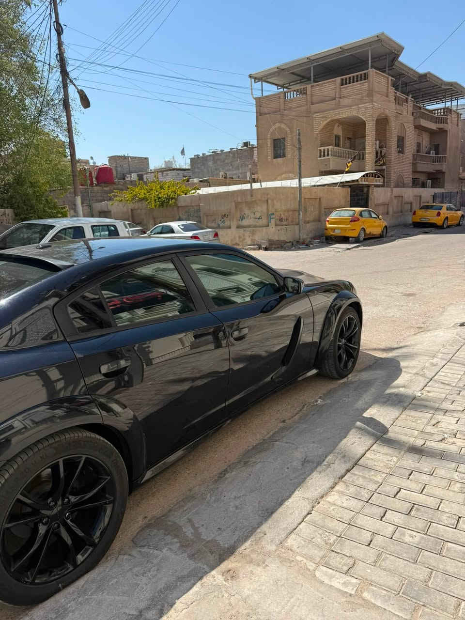 السلام عليكم
جارجر 2016 sxt
محدثة وايد بدي 
حجم المحرك V6   3.6L
داخل سستم كامل  كاربون ڤايبر
دوشمة جديده لون ازرق 
لدات اماميه متغير عدسة شيطانيه
حداديه 100‎%‎
الحادث مثل ما محدد بسونار  3 قطع بدون ايبركات وشواصي البجم كبس 
رقم بغداد باسمي 
عنوان بصره 
السعر 175
للاستفسار ***********
