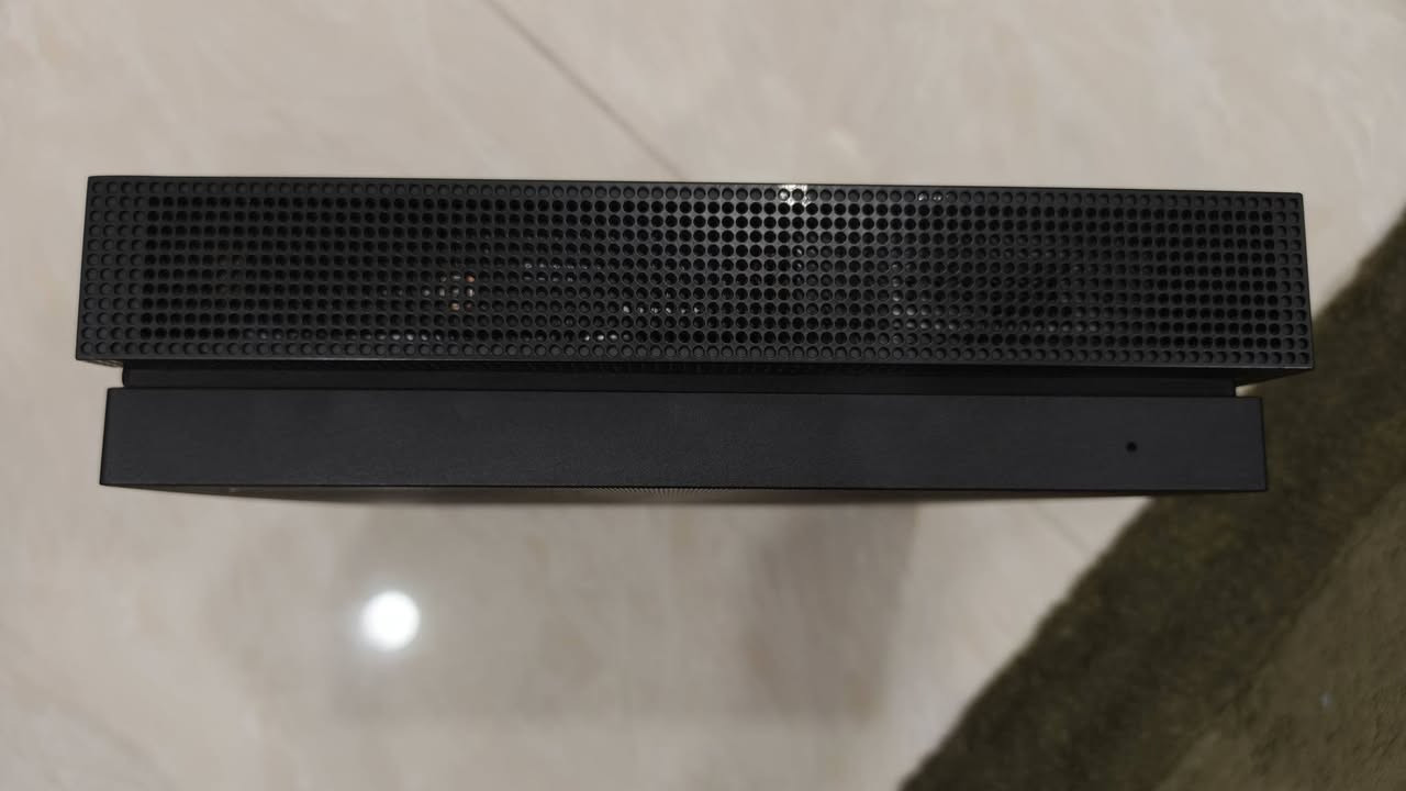 Xbox One x
الجهاز مصلح مدخل HD
ونظافة 90%
وياه يدتين اصليات وحدة منهن ما تقبل واير شحن
وياهن يوبي إس ١٥٠٠ اوفلاين حماية للجهاز فقط يعني ما يتحمل يشغل جهاز وشاشة من تطفة الكهرباء لمدة طويلة 
وياه ضمان أسبوع إذا بيه مشكلة أو أي شي انت ما مرتاحله رجعه وما يكون خاطرك إلا طيب 
سعر الجهاز وي الأغراض كلهن ١٨٠ وبيه مجال 
وكل الهلا اليريد يتواصل واتساب ***********
