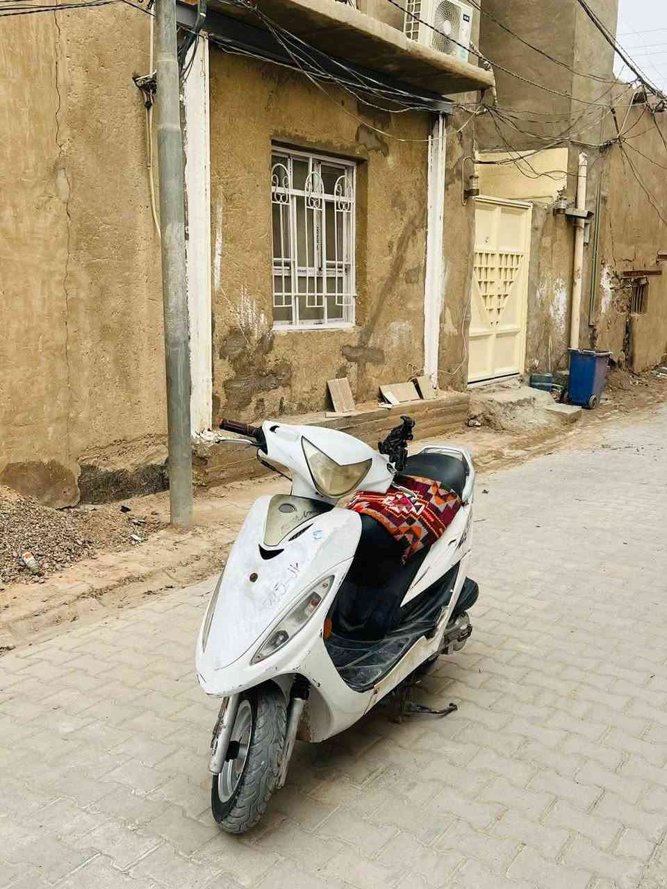 السلام عليكم 
كامكو جي فور للبيع 
درجه نكره سلف ماانقصه اي شي
نكره سلف بكل وقت هندر شغال
كهربائية كله شغاله درجه خرسه وملاح فول مابيه شي مبدل 
مكان نجف كوفه يم مسجد السهله 
سعر ٤٠٠ وبيه مجال للطيبين
رقم موبيل***********
