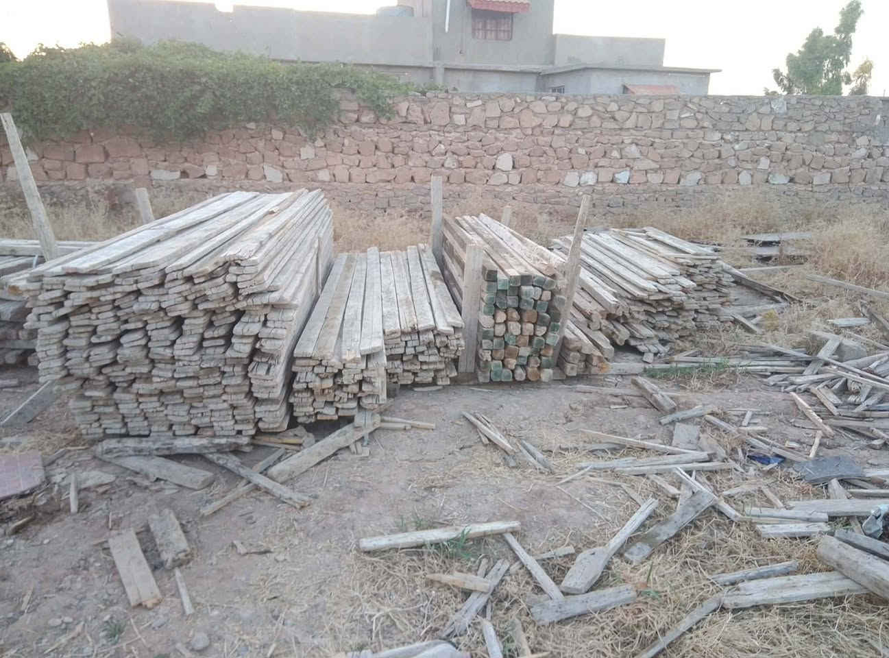 سلام وعليكم مكلف بل نشر خشب لبيع المساحه 250 رقم الهاتف ‏‪***********‬‏
