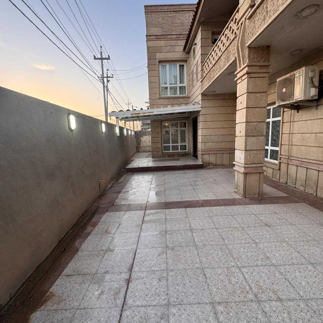 🏢✨ دار مميزة للإيجار أو الاستثمار ✨🏢

📍 الموقع: حي الفرات – على الشارع العام
🔥 موقع تجاري حيوي ومميز جداً

🔹 تفاصيل العقار:
▫️ طابقين بتصميم عملي وحديث

▫️ الطابق الأول:
• طارمة واسعة
• استقبال أنيق
• صالة كبيرة
• مطبخ حار
• بار مفتوح على الصالة
• صحيات

▫️ الطابق الثاني:
• 3 غرف نوم
• صالة
• صحيات

💼 مناسب لـ:
✔️ عيادات طبية
✔️ مركز تجميل
✔️ شركات ومكاتب
✔️ معاهد ومراكز تدريب
✔️ مشاريع استثمارية متنوعة

🤝 إمكانية الاستثمار أو الاستئجار والاتفاق المباشر مع صاحب العقار

📌 موقع استراتيجي على الشارع العام وبقلب حي الفرات

📞 للاستفسار والحجز:
***********
***********

🏢 مكتب أساس للعقار والمقاولات العامة
📍 الديوانية – حي الفرات – مقابل جامع الإمام المهدي

#دار_للإيجار
#استثمار
#عقار_تجاري
#حي_الفرات
#عيادات_طبية
#مركز_تجميل
#شركات
#مكاتب
#فرصة_استثمارية
#عقارات_الديوانية
#الديوانية
#مكتب_أساس
#العقار_والمقاولات
#بيع_وإيجار
#عقارات
