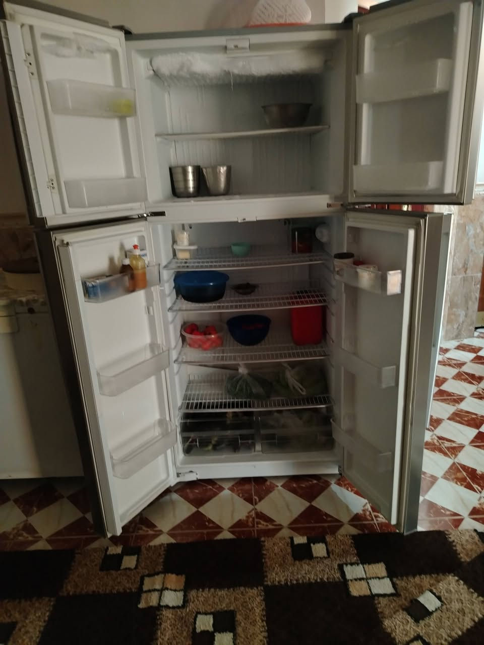 ثلاجة جديد السعر 450الشراي تصل***********
