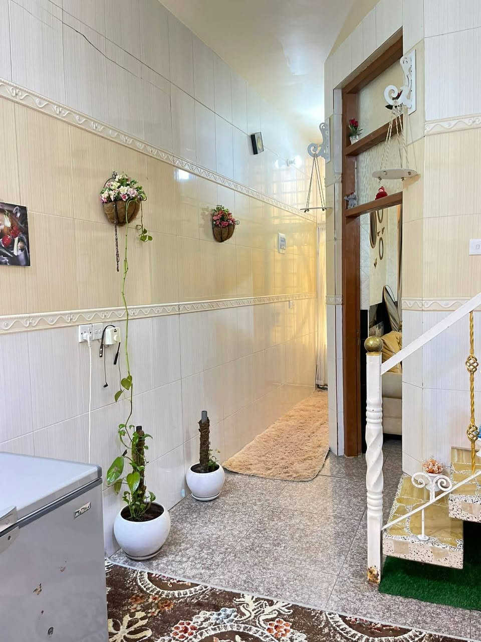 مشتمل ٥٠ متر – ٣ طوابق    واجهه  5 نزال  10
طابو ملك صرف 

• الطابق الأول: استقبال + صالة + خدمات + مطبخ
• الطابق الثاني: غرفتين نوم مع صحيات سويت داخل الغرفة
• الطابق الثالث: غرفة نوم + سطح

العنوان: شهداء النفط – قرب مدرسة السماحة
السعر: 105 مليون (وبيه مجال) 
التواصل خاص او مراسلة وتساب 
***********
