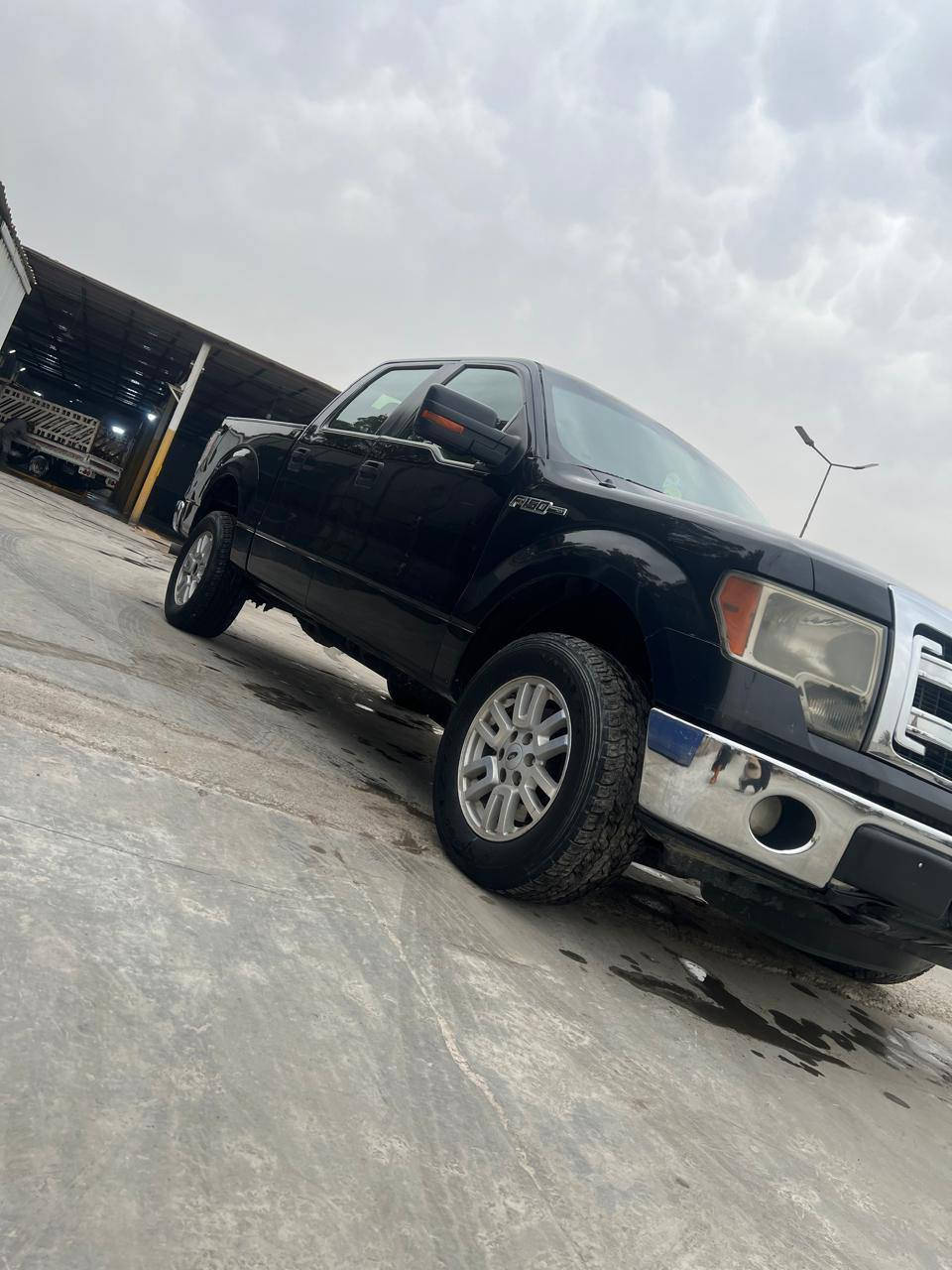 فورد 2014 حادث بجم رقم انكليزي جديا السعر ١٦٠ وبيه مجال المكان بغداد ***********
