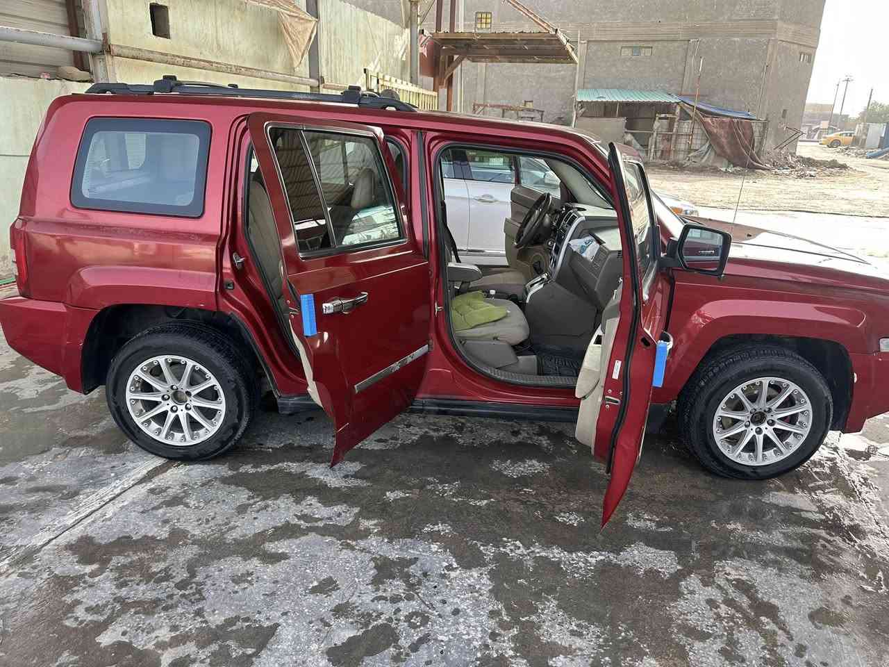 السلام عليكم بيع مستعجل 
جيب باتريوت 2008 
رقم بغداد رباعي
11/4199
سنويه ب اسمي تحويل ثاني يوم 
تفاصيل السياره 

كير مكينه قاعده فيوزات ضفيره و كهربائيات و تبريد و باتري و تايرات الكل مبدلهن و حداديه جدد السياره صافيه فقط بانزين و شغل و اطلع اي مكان 

السعر 95

لتواصل واتساب او اتصال عادي

***********
