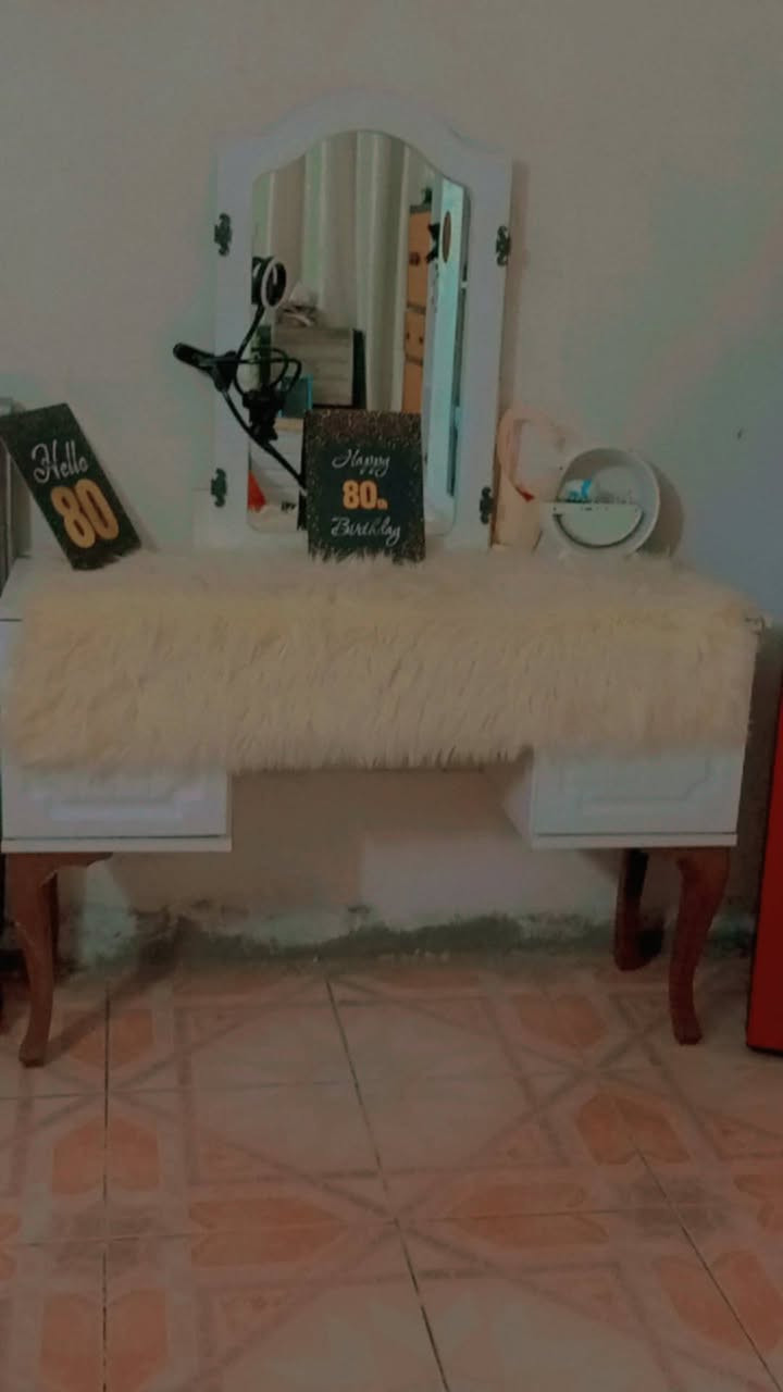 غرفه كانتري بيها مرايه وحده فقط بميز تواليت والباقيات ثنين مكسورات بس قاعده مالتهن باقيات والكنتور بوب موجوده مالته بس جام مكسورة مال بوب وطابوريه مكسورة السعر 450 الف المكان بغداد بالكرخ الري


**إذا كنت صاحب هذا الإعلان وتريد حذفه لأي سبب، رجاءا أرسل رسالة إلى الدعم الفني**