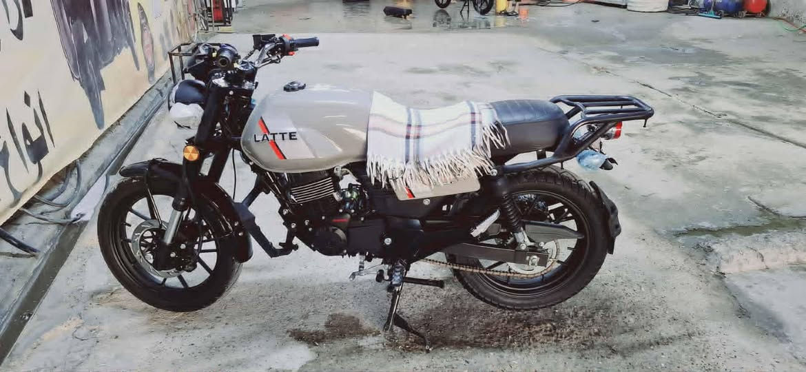 من رخصة الادمن دراجة دايون لايتي موديل 2024 محرك 200 أوراق سحب لون مميز اسمنتي دراجة خير من الله ما عايزه برغي على وضع  الشركه السعر 1600وبيها مجال بسيط  مكان الدراجه بابل الحمزه الغربي ع . الاتصال ***********.
