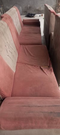 تخم للبيع 10مقاعد  سعره 100 و بي مجال  رقمي واتساب  07891198098