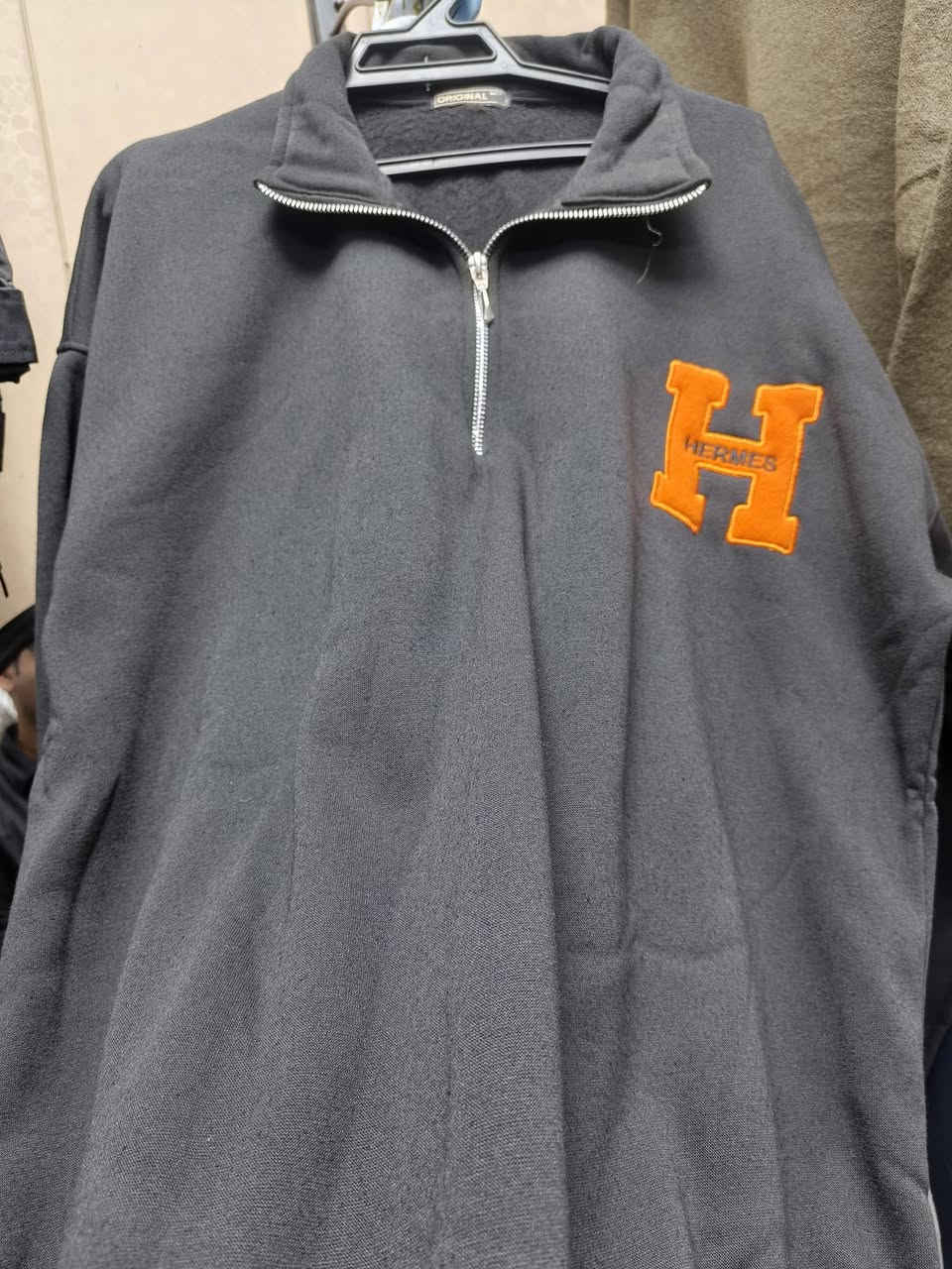 شلعه ملابس القطعه على 7 الف  تشيرت اردان

وهودي على 10 و على 7

المعامل الحسينيه ***********
