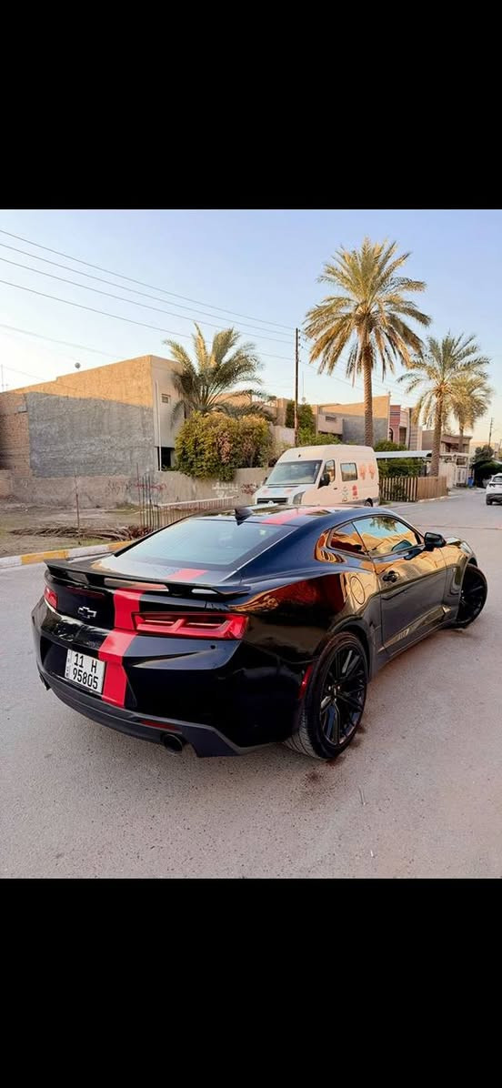 السلام عليكم
للبيع كمارو 2018  RS 
وارد امريكي حادثها حادثها جزء من الجاملغ الخلفي فقط ( نص الجاملغ صبغ )بدون ايرباك . حته الدعاميات بدون صبغ 
والباقي مكفول كفاله عامه بدون صبغ بدون بارد .. السياره على وضع الشركه . 
كير محرك اكسل خير من الله . بلادي على وضع الشركه ستندر ما مفتوحات !! 
صدر امامي خلفي جديد . تخم تاير جديد . 
تبريد ثلج ❄️ ادامه كامله اي كلوب ممشتغل بالدشبول !!! 
مواصفات السياره ! 
بصمه . شاشه كبيره . تتشغيل عن بعد . 
تحكمات ستيرن 4️⃣ جهات . تبريد بيانو . 
كشنات كهرباء ⚡️ هاند بريك بصمه . 
MODE DRIV. SPORT . TOUR.SNOW/LCE . كشنات جلد . داخل لونين . 
شفتات ستيرن . دركه D . كامره خلفيه . 
لد نهاري . لد متغير الوان . عدسات عين الشيطان . لايت زينون . ويل كب 20 مال 2SS . السياره عليها اكس بايب + داون بايب 
+ دبات كورسا + تفريغ + برمجه سيفتي + طلقات . السياره كلش حلوه ومصروف عليها 
مكاني بغداد للستفسار *********** متوفر  واتساب
