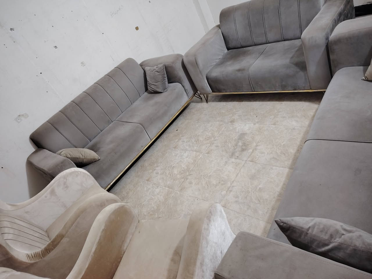 تخم قنفات ١٠ نفر حطاطه سعر ٣٥٠ الف العنوان الفلوجة حي المعلمين قرب جامع سعد *********** ***********
