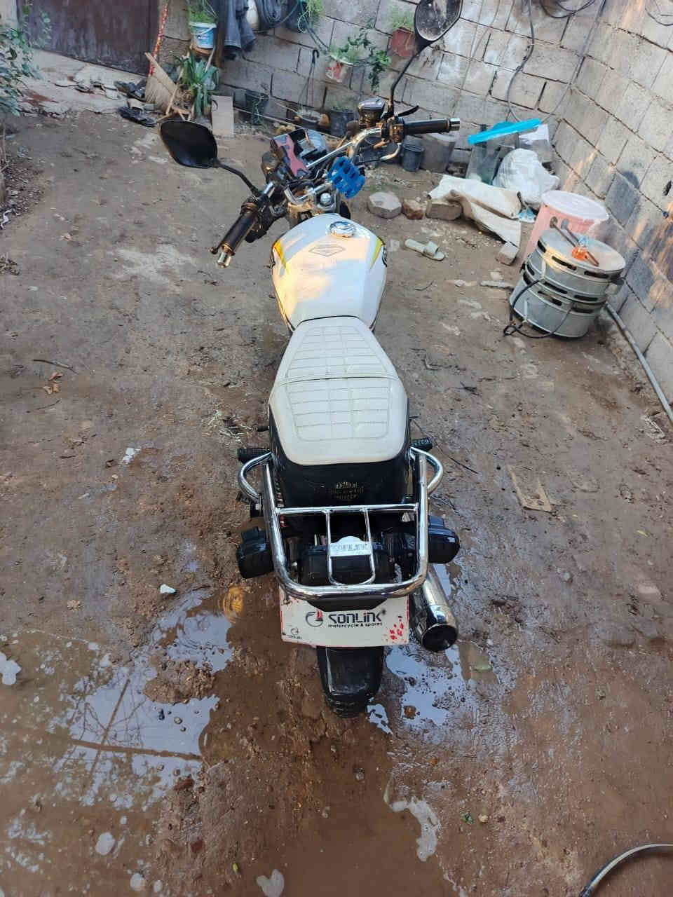 السلام عليكم ورحمة الله وبركاته اخوان دراجه للبيع سولنك موديل 2024نازله قبل خمس اشهر دراجه بلجيس لتخابرني تكلي شنو نقصها اي نقص مابيها السعر 750 وبي مجال حك جيتك  مكان الدراجه بغداد الغزاليه رقم الهاتف ***********
