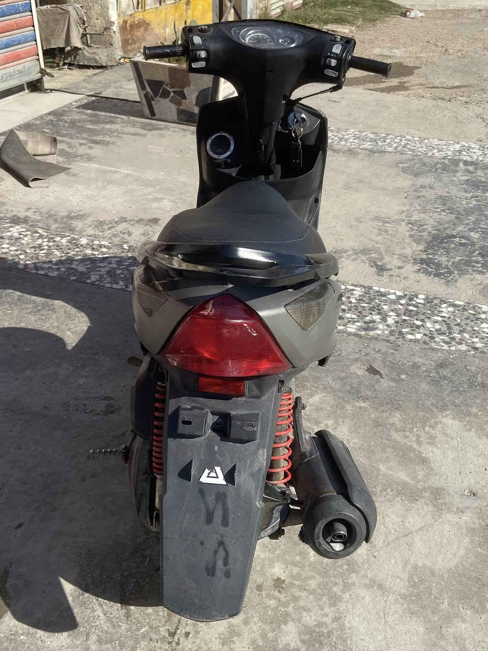 السلام عليكم دراجه ماكس ثعلب 👻140دراجه كله ختم واحد نكره سلف كهربائيات كله شغاله ربع متصرف عليه العنوان بغداد الجديدة السعر ٥٥٠ وبيه مجال بسيط تواصل خاص ار ع  ***********
