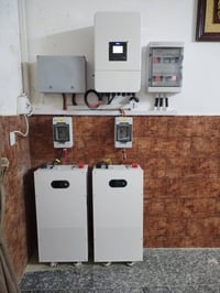 ⚡🔋 إنجاز جديد من شركة ألواح تسلا للطاقة الشمسية  تم تنفيذ منظومة طاقة ...