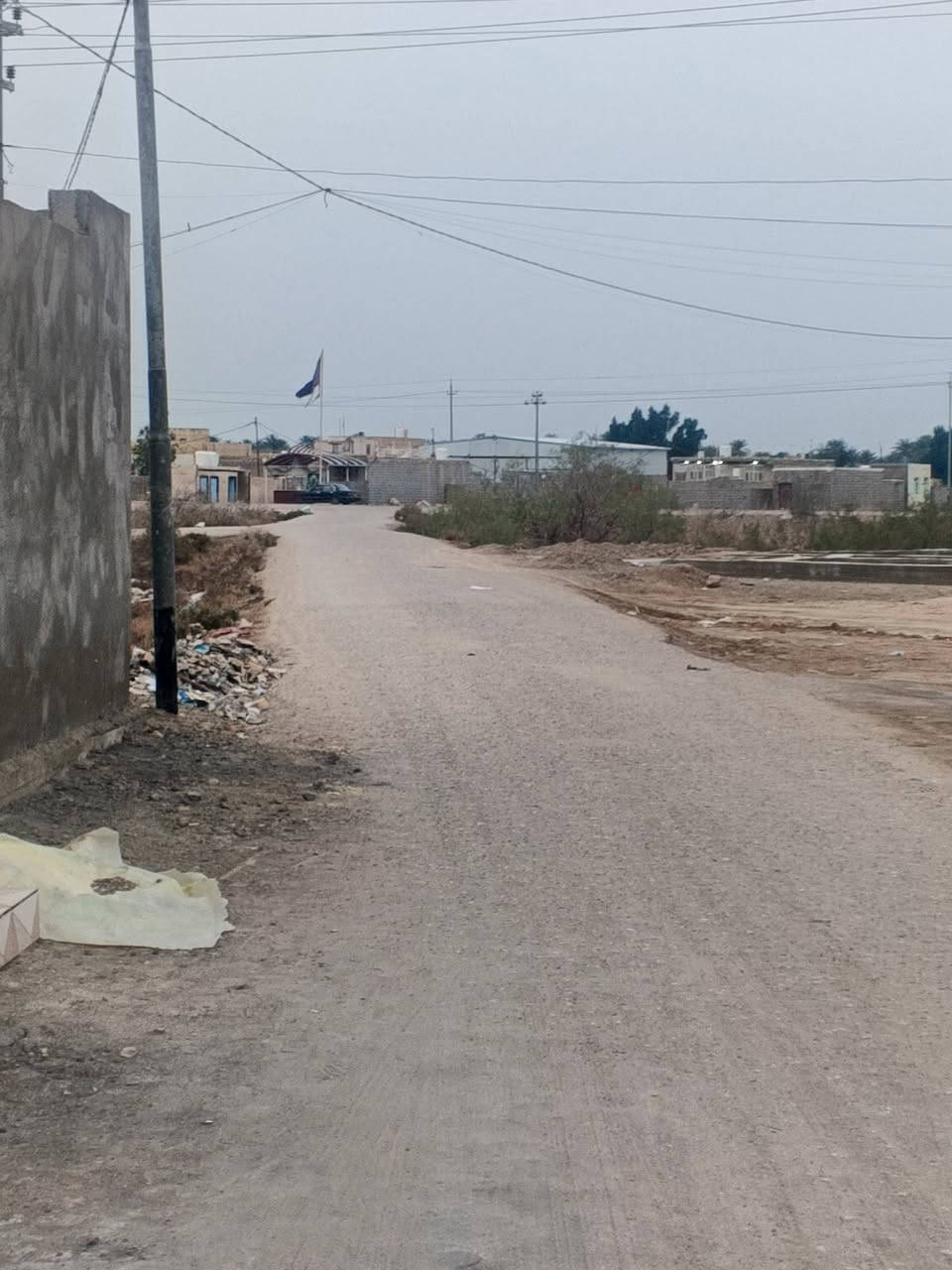 قطعه زراعي للبيع مساحه 200 طريق سوق الشيوخ فضليه نزله مدرسه الامام لباقر قريبه ع شارع العام مثل ماوضح بل فديو منطقه سكنيه كلش حلوه خدمات كامله سعر قطعه مناسب 8 وبيه مجال للعلم تبليط بصفه ***********
