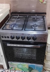طباخ • نضيف • مع فرن