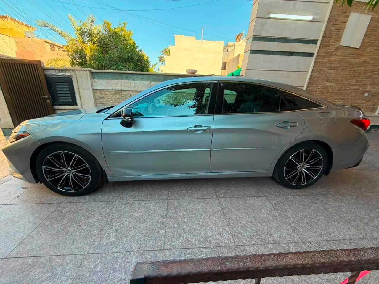 السلام عليكم 
للبيع فقط وبسعر جدا حلووو
بدون مراوس او قسط
تيوتا افلون
الفئه تورنك اعلى فئه
موديل 22
ماشيه 57 مايل
محرك 6 سلندر بانزين فقط
لون سلفر عير محدد
السياره وارد امريكي ع ايد وحده من المزاد احد الان
اخوان ضرر السياره بنيدصبغ  وجاملغ بارد
السياره مواصفات 1/1
من حساس التاير للفتحه
1- حساس ضغط الاطارات
2- كشنات جلد
3- خزن ميمري للكشنات
4- تدفئة تبريد كشنات 
5- مري جانبيه ووسطيه كهرباء
6- محرك 6 سلندر تنفس طبيعي
7- اناره خلفيه LED+ لايت زينون بلادي
8- فتحت سقف
9- رادار امامي خلفي جانبي
10- شاشه وسطيه كبيره
11- السياره تدعم نظام الخرائط وابل كار بلي
12- كير محرك ع وضع الشركه
13- داتا شوو عالدشبول 
وباقي مواصفات الافلون المعروفه
اخوان السياره بيه ايرباك استيرن وراجع سستم بلادي لان السياره ع ايد وحده وهو المستورد 

( ملاحظه مهمه ) 
السياره طلع بيه كلير جاملغ ايسر وقبغ الصندوك من اميركا
بدون معجون بدون اي تصليح فقط رشش
مكان السياره بغداد وهي رقم بغداد تحويل مباشر 
السعر ب248$ ورقه وبيه مجال بسيط 
وماكو افلون 22 بهيج سعر 
ورقم الشاصي راح يكون مع المنشور 
واي استفسار اني حاضر

***********

***********

( محمد الصعب )
