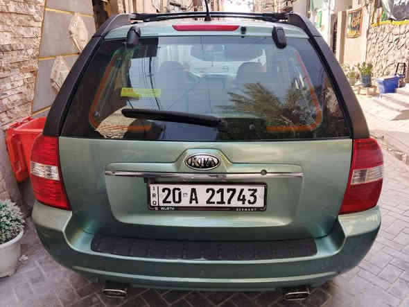 السلام عليكم من رخصه صاحب الكروب سياره كيا سبورتج 2008 وارد امريكي مكينه 2000 كير ومحرك مكفولات حداديه 90%  وكهربائيات كله شغاله تدفئه وتبريد ثلج السياره مصبوغه عام اثر جراد مكفوله من الكص والجفيه السعر88 وبيه مجال حك الجيه السياره بأسمي لحد 2030 وهذه رقمي *********** مكان السياره بغداد
