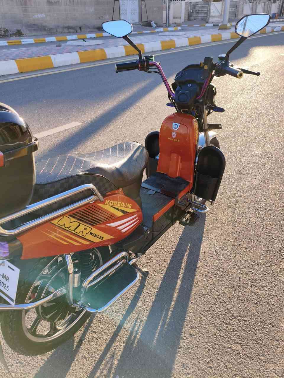 السلام عليكم
دراجه هارلي للبيع الدراجه موديل 25 البطاريات فول عالفحص 6 باتري الدراجه ماناقصها اي شي 
المواصفات 
بصمه تشغيل عن بعد 
تشغيل كارت 
السعر 600بي مجال للطيبين 
للاستفسار على الرقم ***********
