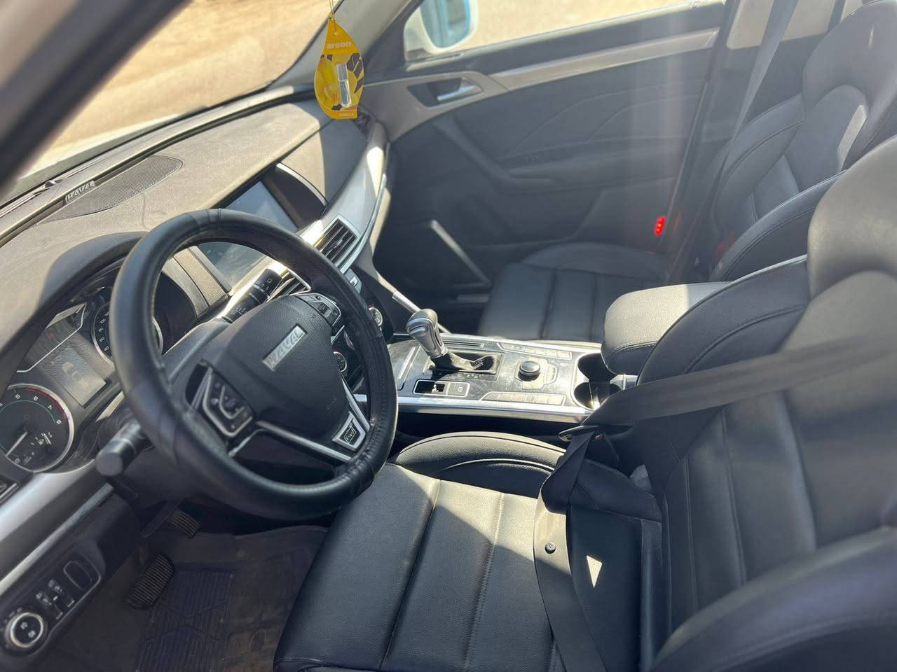 سلام عليكم هافال 2018 H7L

فول مواصفات 

شاشة كبيرة للوسائط

و شاشة الكترونية كبيرة للعدادات و اعطال السيارة تكدر تغيرها 3 اشكال

تحكم ستيرن

3 قطع تبريد منفصلة

محرك 2000 تيربو 

حساسات 360 درجة

بلوجكترات متحركة مع العجلات

جامات تنزل و تصعد من الرموت 

3 انظمة قيادة سبورت ايكو عادي

مازس تحكم بلوسائط

مري شفط و اشاير بلمري

مرقمة بغداد

مكان السيارة بابل قضاء القاسم

الرقم ‭*********** حلة, بابل
