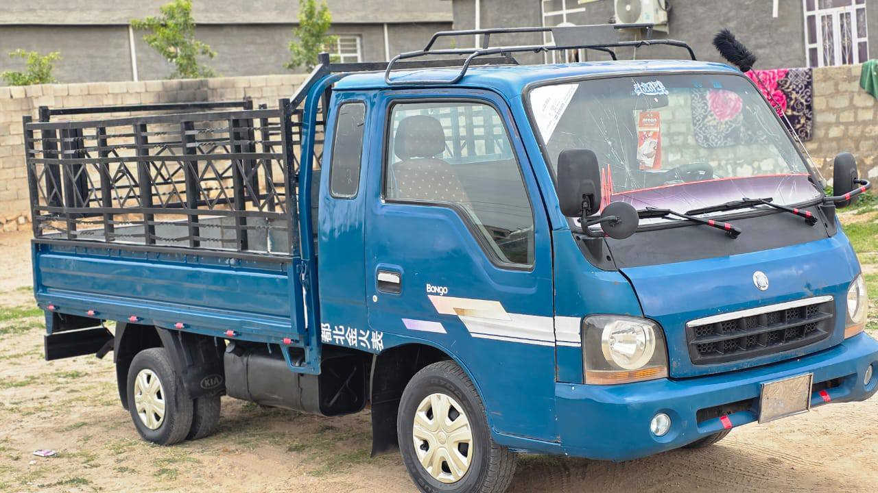 كيه ام عيون موديل  2001. حديد بدون رقم تكفل سرقه وعشاره محرك كير صدر كهربايات تخم  تاير كله جديد سياره مال جناي متعوب عليه جهزه من كلشي عل بلاد كله شقاله جهزه حله من صوره مال جناي متعوب عليه 7 جنكال دوشمه جديده محجل قلاف كله جهزه سعر 37 وبيه مجال بسيط مكاني رمادي خالديه ***********
