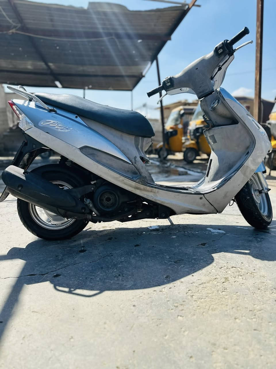 سلام عليكم ورحمة الله وبركاته دراجه ماكس منغولي رمبه مكفوله(من مكينه خير من الله وكفراات ختم واحد كهرايات كله شغاله مكفوله من السرقه أوراك معارض أصوليه )السعر 650 قفله بيه مجال حك الجيه الشراي فقط متواجد عل فيس وهاذ رقمي ***********
