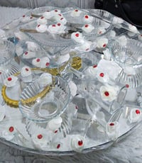 صينية عقد • مراية ذهبية • صحون وشوك