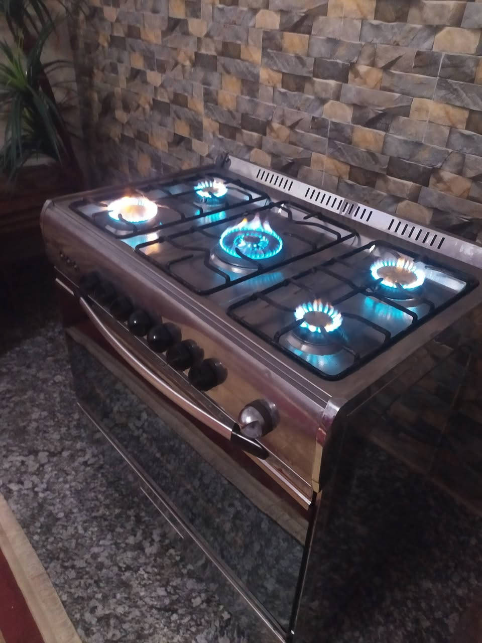 طباخ يونيفرسال مصري الاصلي نظيف جدا ناره زركه وقويه 
سعره 190 يوجد توصيل


**إذا كنت صاحب هذا الإعلان وتريد حذفه لأي سبب، رجاءا أرسل رسالة إلى الدعم الفني**