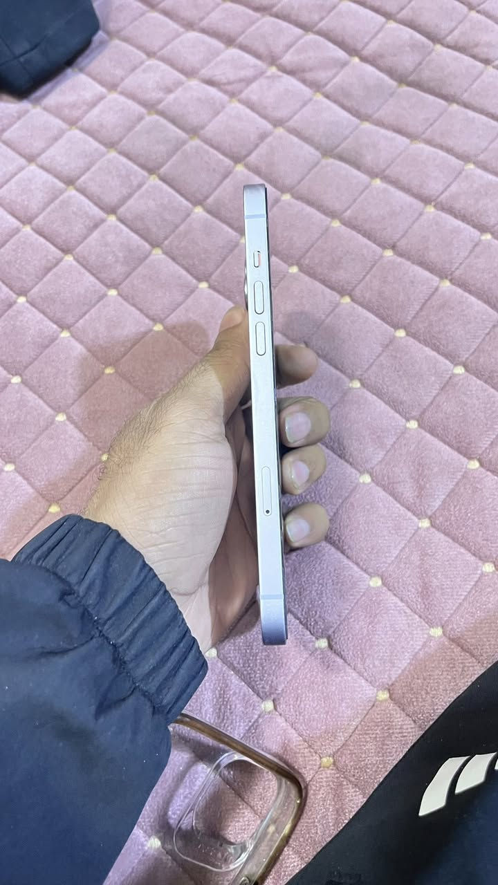 ايفون 14 بلس لا مفتوح ولا مبدل بي آي قطعه كندي ذاكرته 128 بطارية 89% زلا مابي الجهاز سعره600 وبي مجال رقم تواصل ***********
