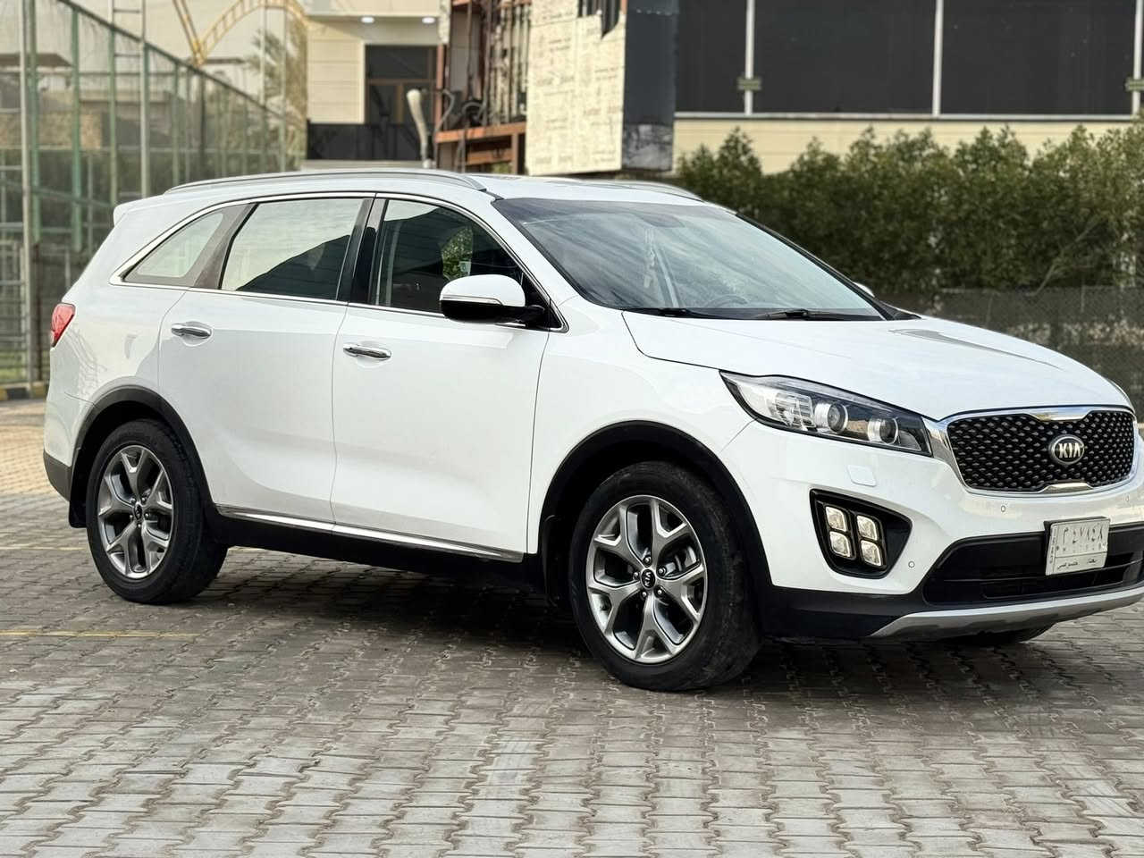 السلام عليكم سورنتو موديل 2016 وارد خليجي فول ماعدة البانوراما مكفولة من الصبغ والتبديل بارد فقط باب السايق من جوة على كد شبر مواصفات بصمة كراسي جلد وكهرباء 6 سلندر 3500 7 راكب 3 قطع تبريد جنطة كهرباء حساس امامي خلفي شاشة اصلية كامرا داخل قرميدي . اخوان سيارة جديدة جدا وجاهزة من كلشي السعر 205 وبيهة مجال بسيط مكاني بغداد العامرية ***********
