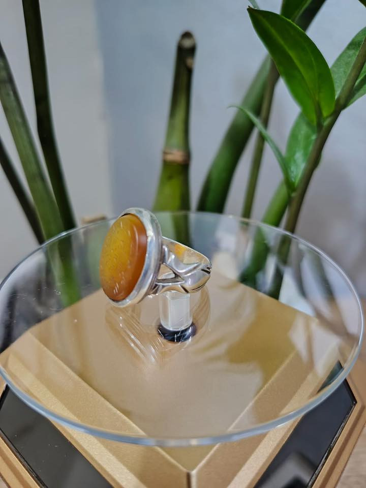 السلام عليكم ورحمه الله عقيق يماني مزعفر مخطوط خط كوفي ماشاء الله بسم الله مكاني بغداد ***********
