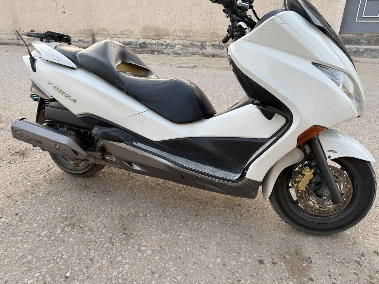 فورزه 0 .10 فول مواصفات ABS ومسجل بلاد يعله وينصه وي السكليتر وتدفئه باليدات استنان حساس  لايت زنون وكفوله كير ومحرك فقط الكفرات يرادلهن ترتيب والباقي كله مكفول 
السعر: مليون و300 وبيها مجال للطيبين 
مكاني ذي قار / الرفاعي ***********
