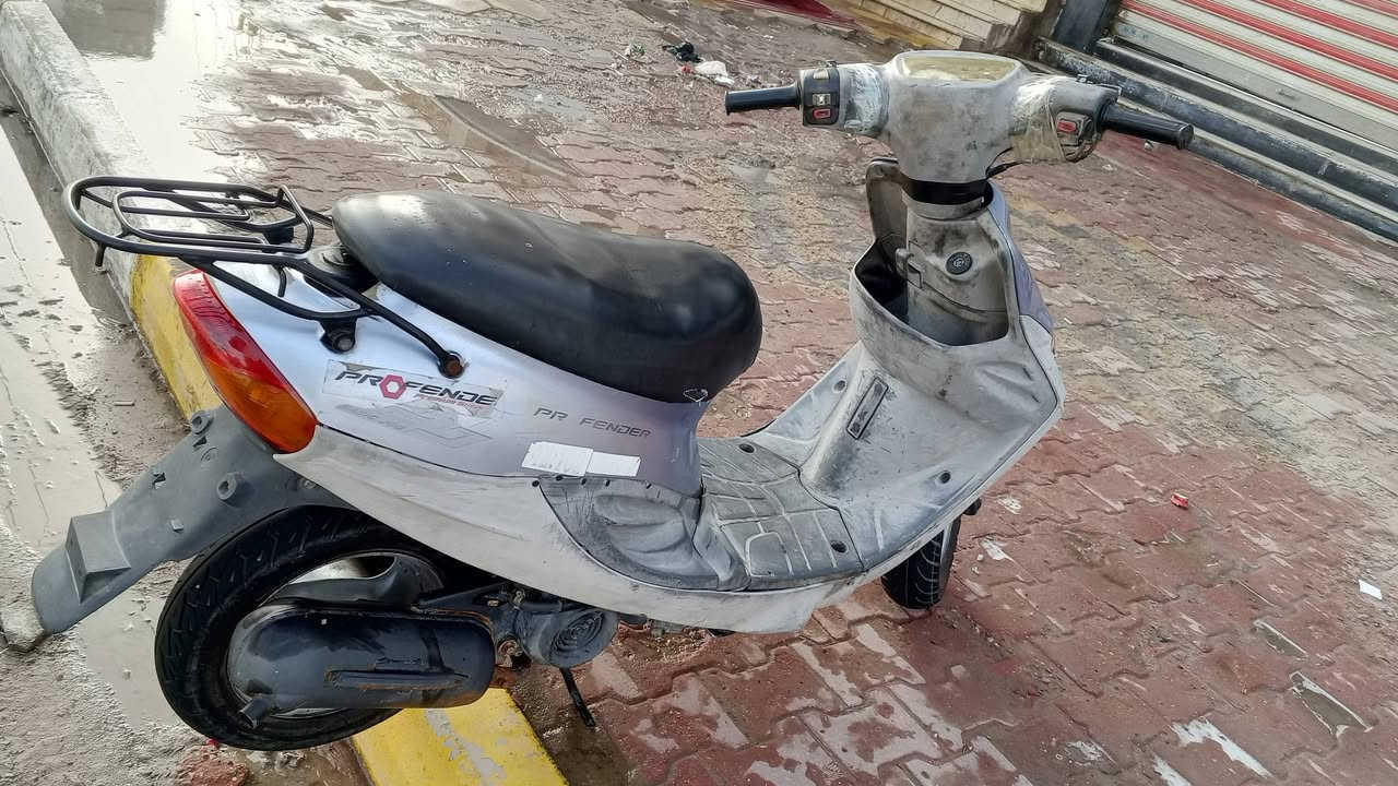 السلام عليكم
دراجه نوع بيجي 
دراجه حلوه نظيفه 
بس مكينه ما اكفلك 
شغاله وتمشي سعر٢٠٠
السماوة ***********
