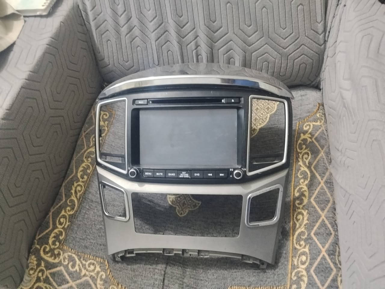 السلام عليكم
مسجل بلادي مال 17 ويا وجه كامل 
للبيع مكاني ديوانيه جاهز وعل شرط 
سعره ب70الف    ***********
