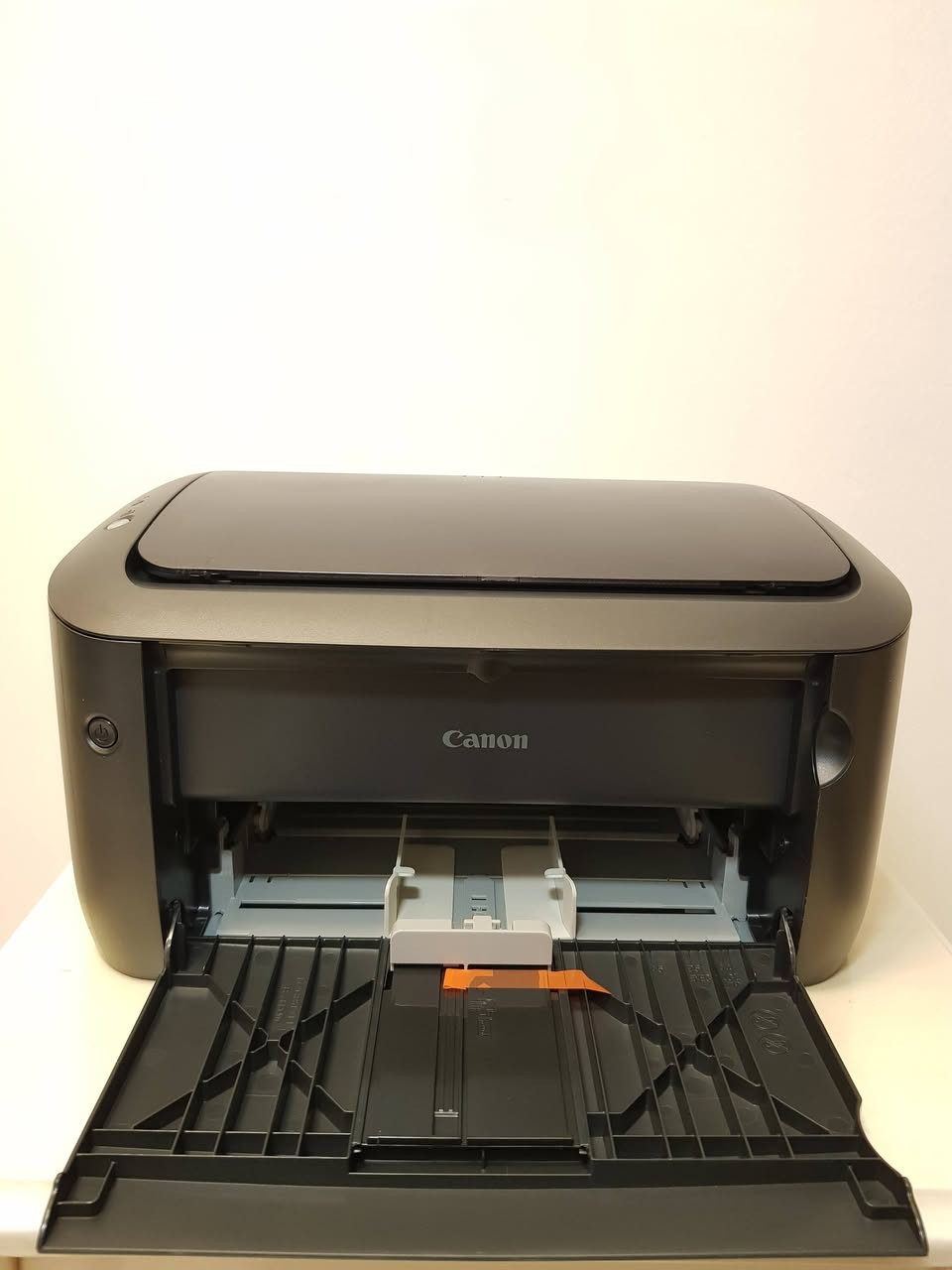 السلام عليكم
متوفر طابعة Canon LBP6020B جديد 
طباعة اسود وابيض 
حبر باودر 
السعر 155 الف 
متوفر خدمة التوصيل الي جميع المحافظات
واتساب:
***********
***********
