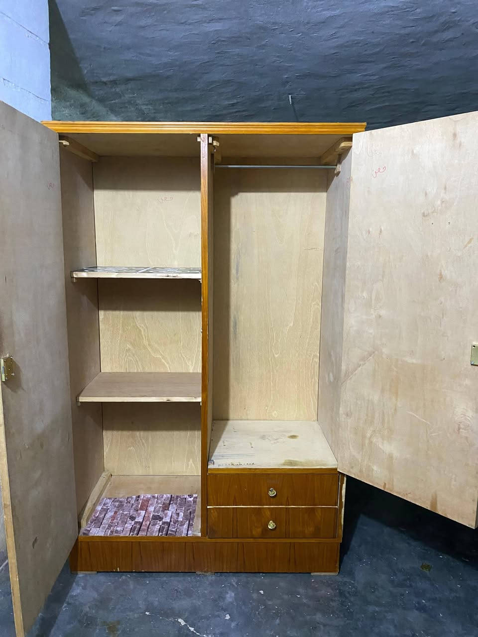 كنتور خشب صاج حطاطه درجة اولا
١٨٠ الف 
***********
