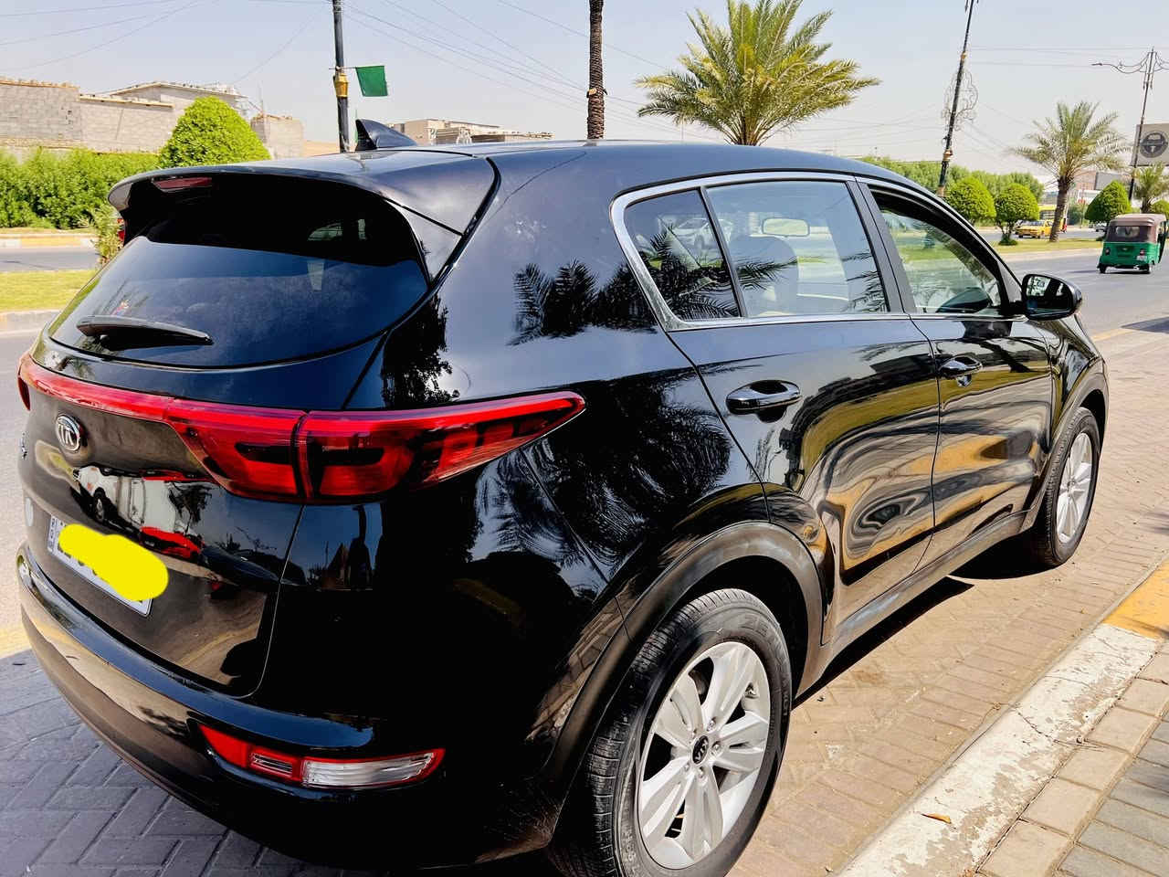 🚘 للبيع كيا سبورتج 2019 فئة EX وارد أمريكي 🇺🇸
سيارة نظيفة جداً واستعمال شخصي وعليها ادامة كاملة بدون اي نقص

✅ كير ومحرك مكفولات
✅شواصي ولغود مكفولات
✅ شاشة وكاميرا خلفية
✅تحكمات ستيرن جهتين
✅مثبت سرعة
✅ كشنات دوشمة جلد
✅ تكييف ثلج
✅ تايرات بحالة جيدة
✅ داخلية نظيفة جداً

السيارة وارد أمريكي حادثها خفيف جداً فقط بنيد مفتوح ومصبوغ حسب السونار . وبارد بالجاملغ بدون دواخل وبيها بارد بالصندوق فقط وتكحيل بسيط صغير على كد اصبع والسيارة حالياً جاهزة للفحص بأي مكان وين ماتريد
السيارة رقمها اربيل بأسمي شخصياً وفقط تحويل ما اسوي وكالة 
✅السيارة ماشية 78الف
✅مو كل سبورتج وارد أمريكي نفس النظافة، تعال شوف السيارة بنفسك واحكم،عليها

🔥 السعر(162 ورقة قفل)
وبالعافية على ياخذها.المكان بغداد
✅هذا رقمي 👇اتصال و واتس اب متوفر ***********
