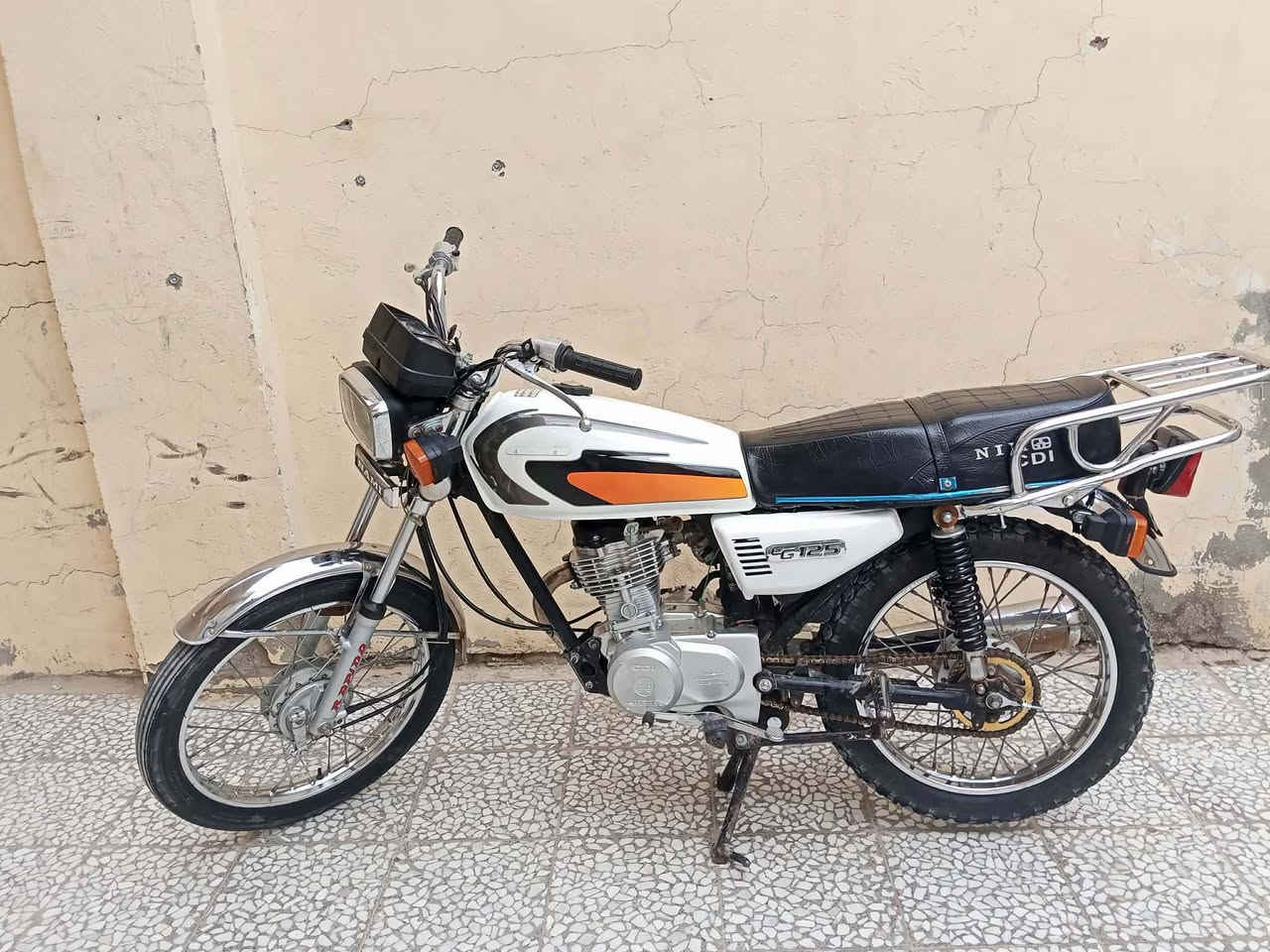 سلام عليكم دراجه أصولي موديل 19 مكينه 23 تعمير 25 دراجه بطله شلعه ومعدل فووول دراجه حلوه معايزه شي ب600 وبيه مجال قليل شراي اتصل *********** مو شراي لا تعبني رحمه على موتاك
