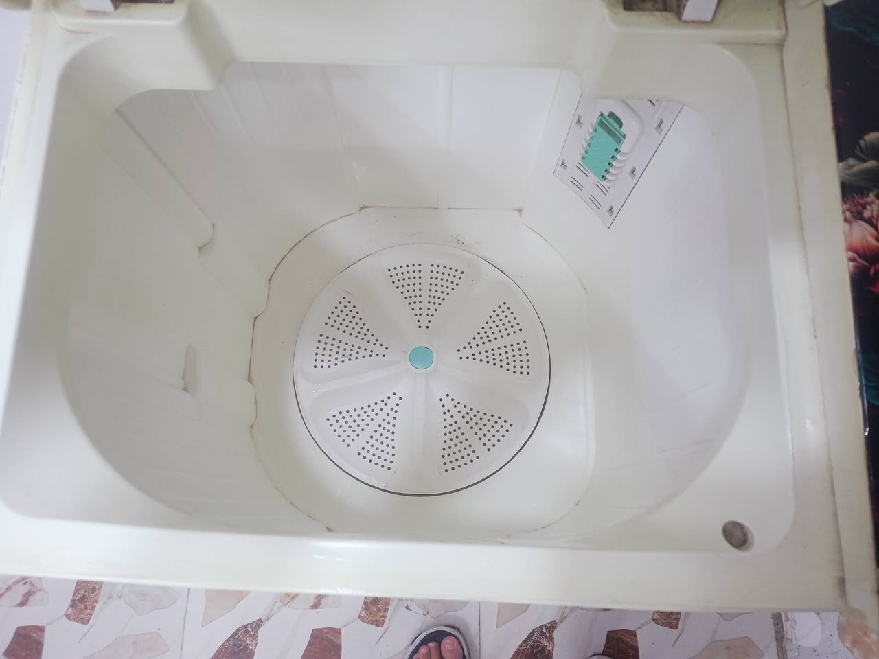 غسالة هيتاشي للبيع نظافة100٪ كلها وضع بلادي شركة مامصلحة حجم 18 السعر 65 وبيها مجال بسيط الشراي يتصل ***********
