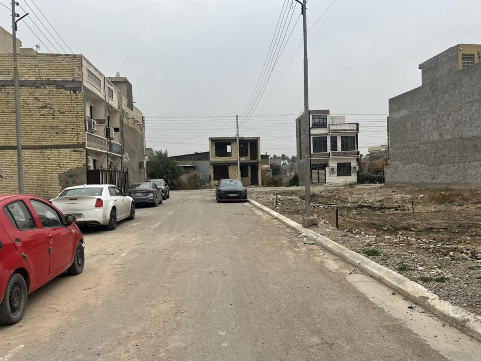 السلام عليكم بيت للبيع المساحه 100 متر شارع حي الحسين الاول زراعي سند 25 طابق ونص السعر 150 وبي مجال للاستفسار ***********
