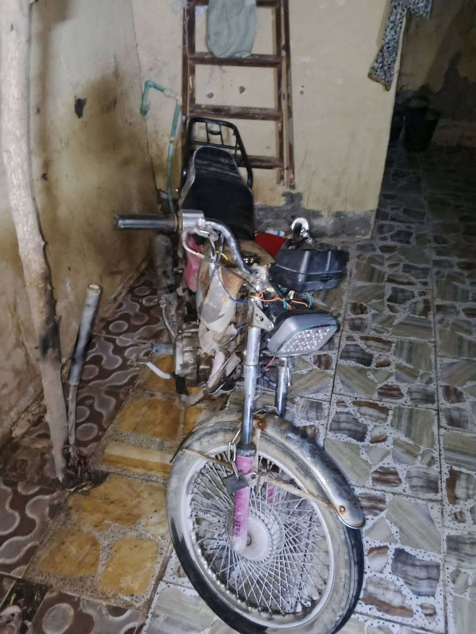 سلام عليكم دراجه 4 كير  كلك شغاله كهربائيات شغاله سعر 250 بيه مجال مكان نجف كوفه ***********
