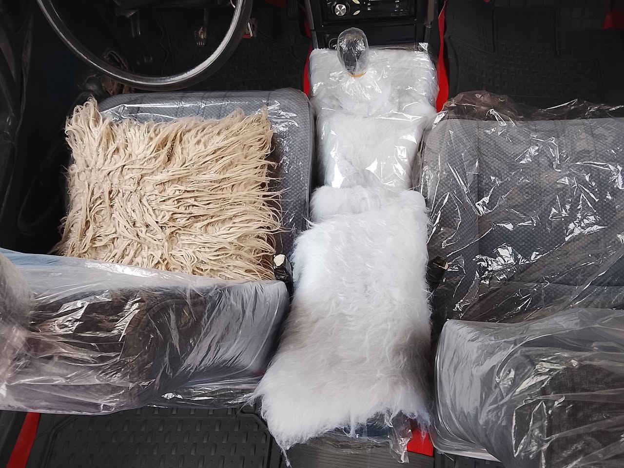 السلام عليكم
للبيع برنس موديل94 لون اسود 
رقم بابل سنوية ل2028 غرامات ماعليها مصفرة ...مكينة وگير كفالة كير عادي حدادية تخم تاير. كهربائيات كلها شغالة كاملة مابيها ولانقص متصرف عليها كلشي غرفتها حلوة كلش السعر 32 مكاني واسط قضاء الصويرة 
***********
