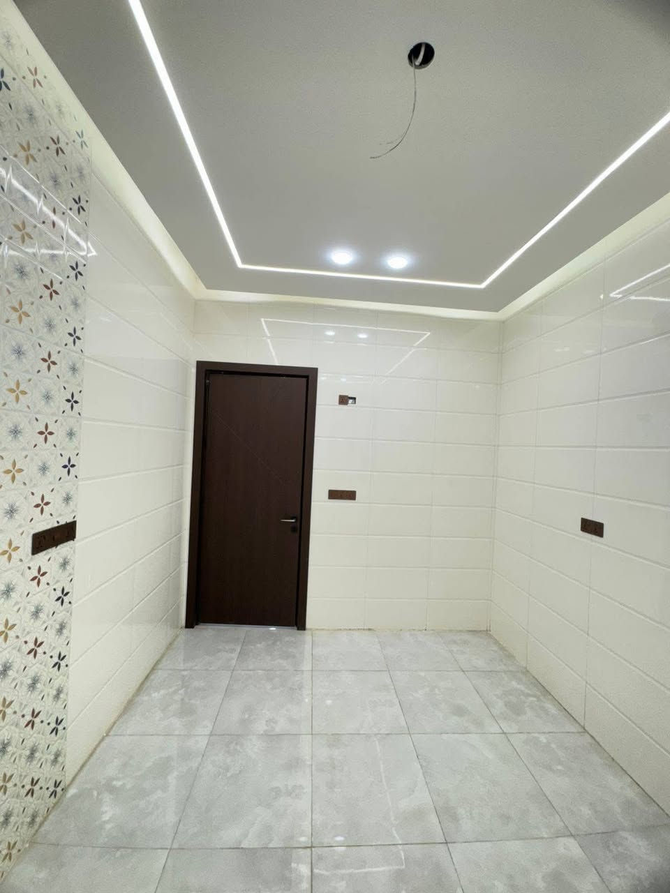 دار_للبيع بناء حديث حله_نادر الأولى حي الزيتون 

المساحــــــة 150 متر طــــــابــو زراعي سند25

الواجهـــــــــة  7ونص
النــــــــــــزال 20 متر

طابقين ثلاث غرف نوم وصاله وكليدور ومطبخ ومجمع صحيات فوك وجوه وطارمه وحديقة 

عرض الشارع 10متر تبليط مجاري كافة الخدمات 

لـــلاســــتـــفـــســـار  ***********
