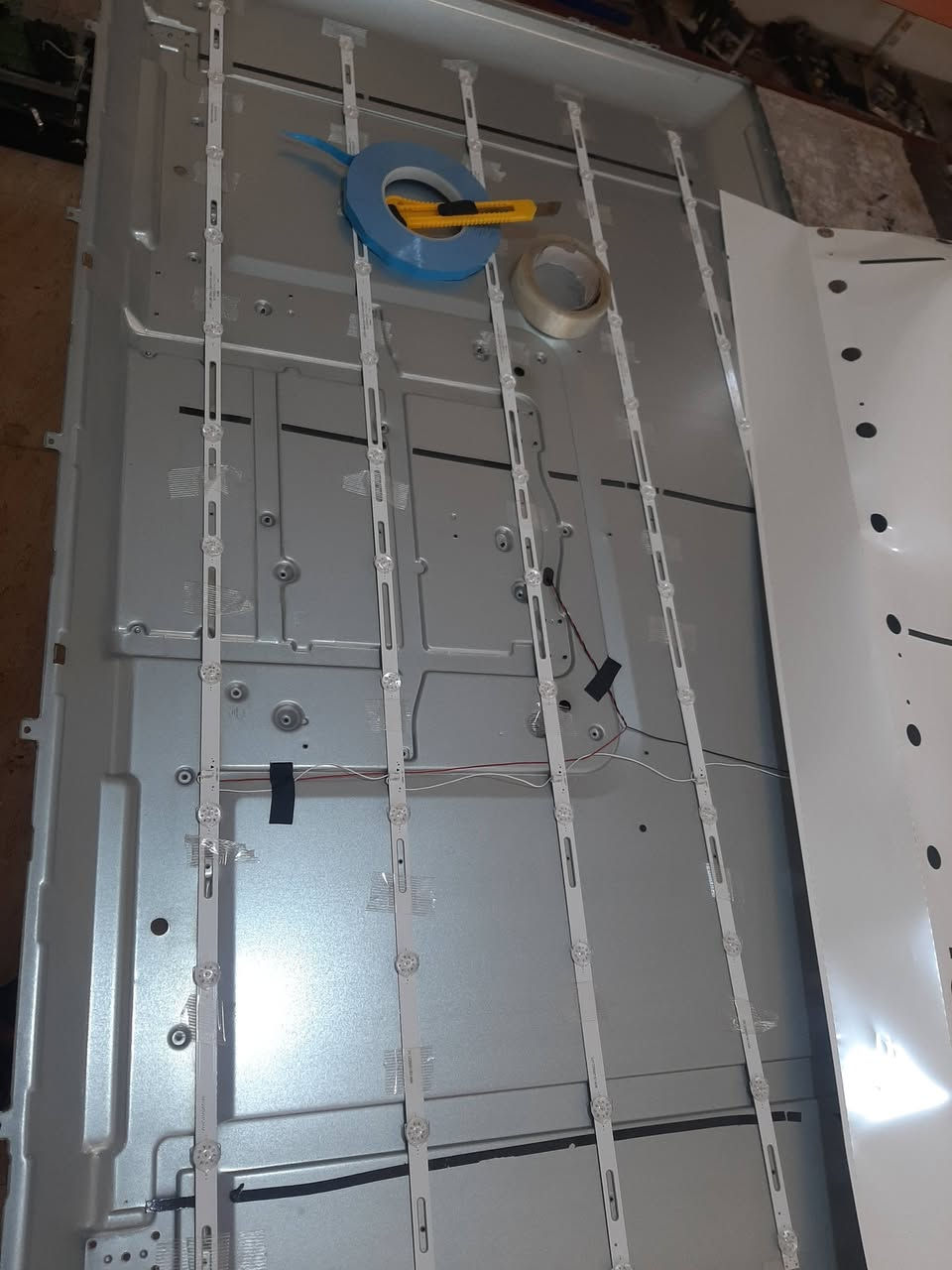 من الاعطال التي تتم صيانتها يوميا
استوقفني عطل لشاشة حجم ٥٥  تبديل ليدات وعطل في دائرة البوست كونفيرتر لاحد الاخوة من قرية السفينة
وشاشة سامسونج عطل لاتوجد صورة على مدخل hdmi لاحد الاخوة من قرية تل واعي
مع اعطاء ضمان بالعطل شهر كامل

الوسام لصيانة الاجهزة الالكترونية
المهندس سالم الحمادة ***********
داخل قرية اللزاكة
