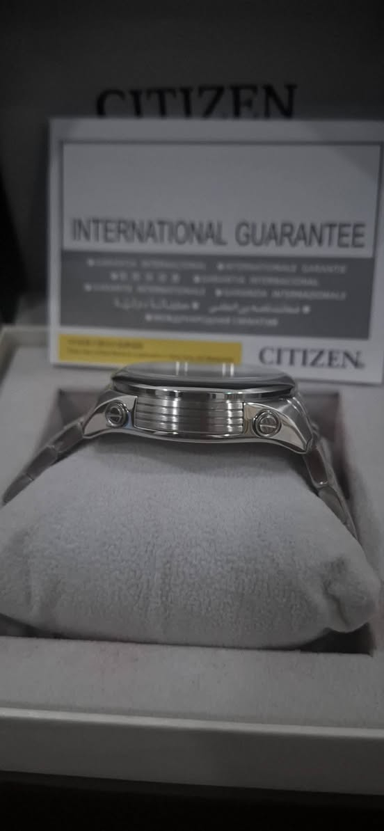 السعر 250$ قابل للتفاوض
ساعة سيتزين Citizen غير مستعمل بالاستيكرات
made in Japan 
 كامل مرفقات مع كارت الضمان دولي
اوتوماتيك تعبئة ذاتية
انتاج 2010
قطر 43 
منفذ للتاريخ
ظهر كشف
الجام زفير
مينة سوداء مشطبة 
توقيت 12 ساعة +توقيت 24 ساعة
مكاني الموصل
يوجد توصيل لجميع المحافظات 
لمعرفة السعر التواصل على الماسنجر او الواتس اب 
***********
